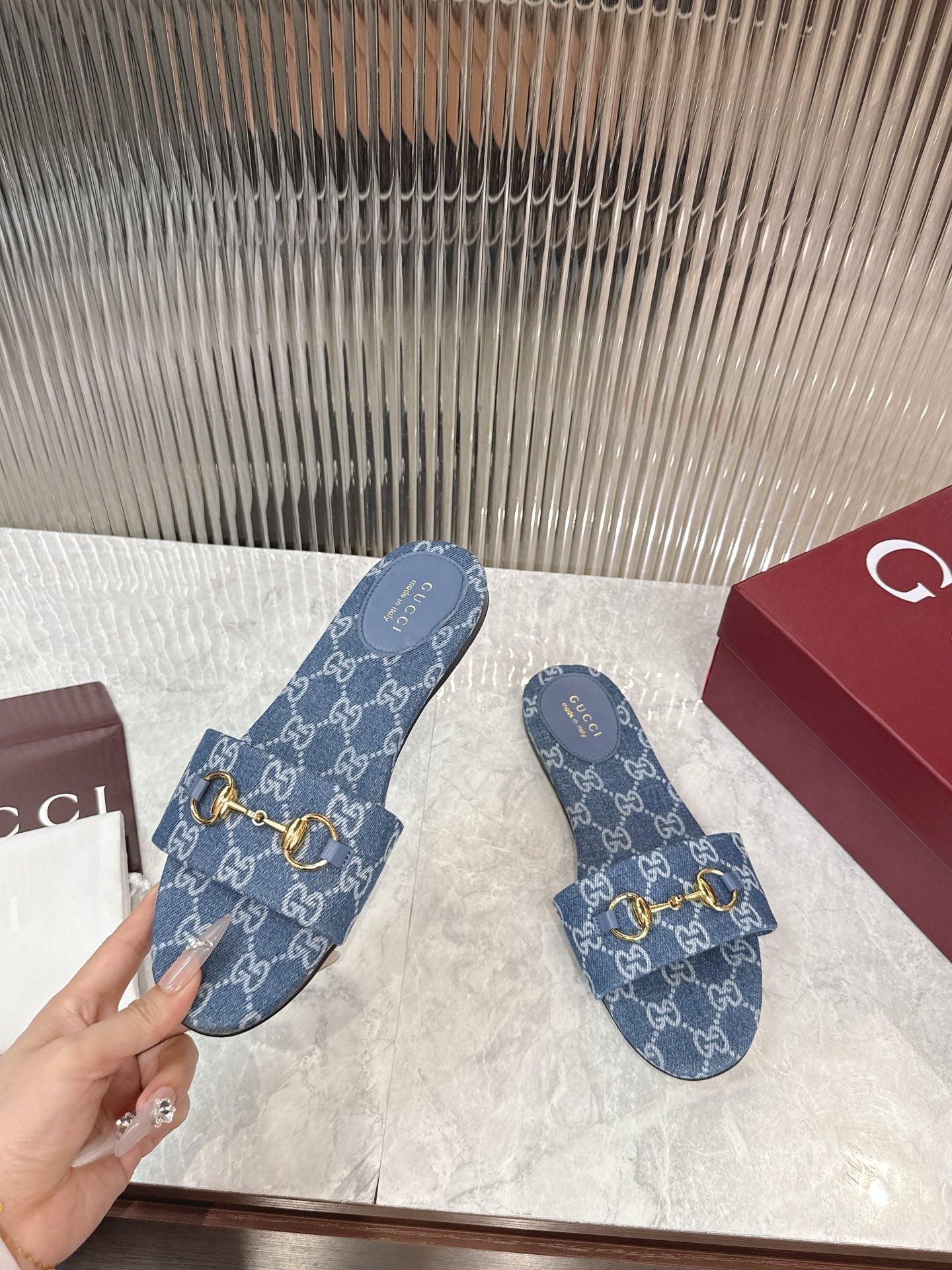 Royal Heritage Luxe Slides