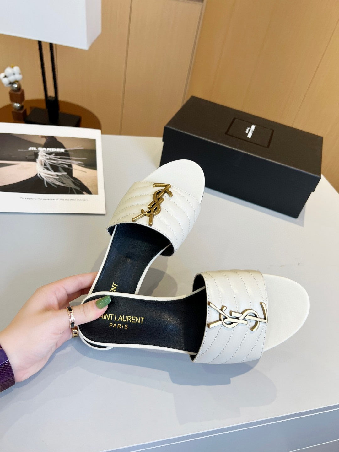 Royal Signature Luxe Slides