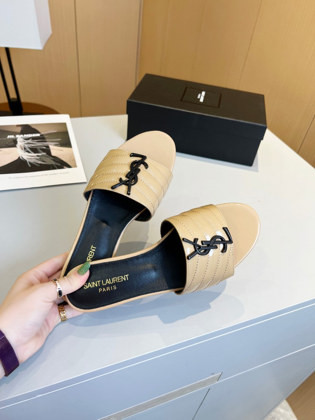 Royal Signature Luxe Slides