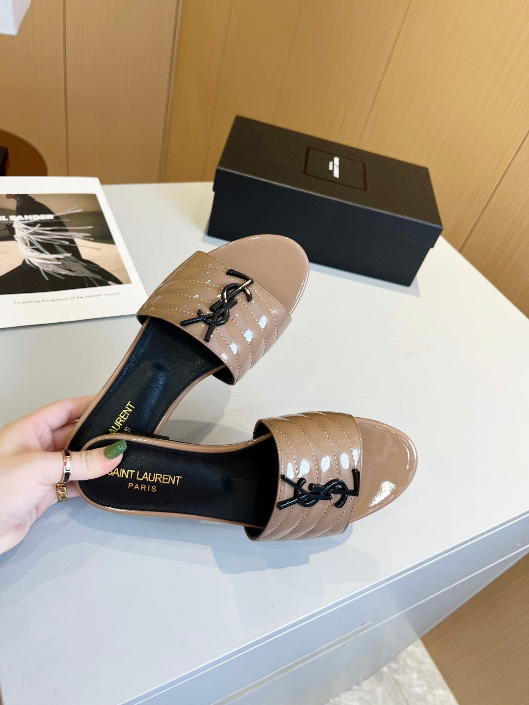 Royal Signature Luxe Slides